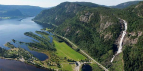 Reiårsfossen Motel & Camping